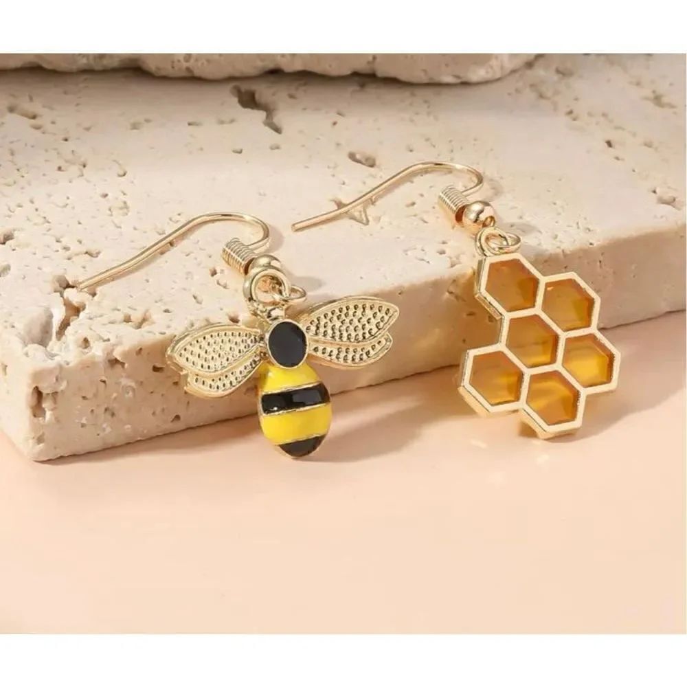 Tribute to Nature's Pollinators Bee & Honeycomb Decor Mismatched Drop Earrings S